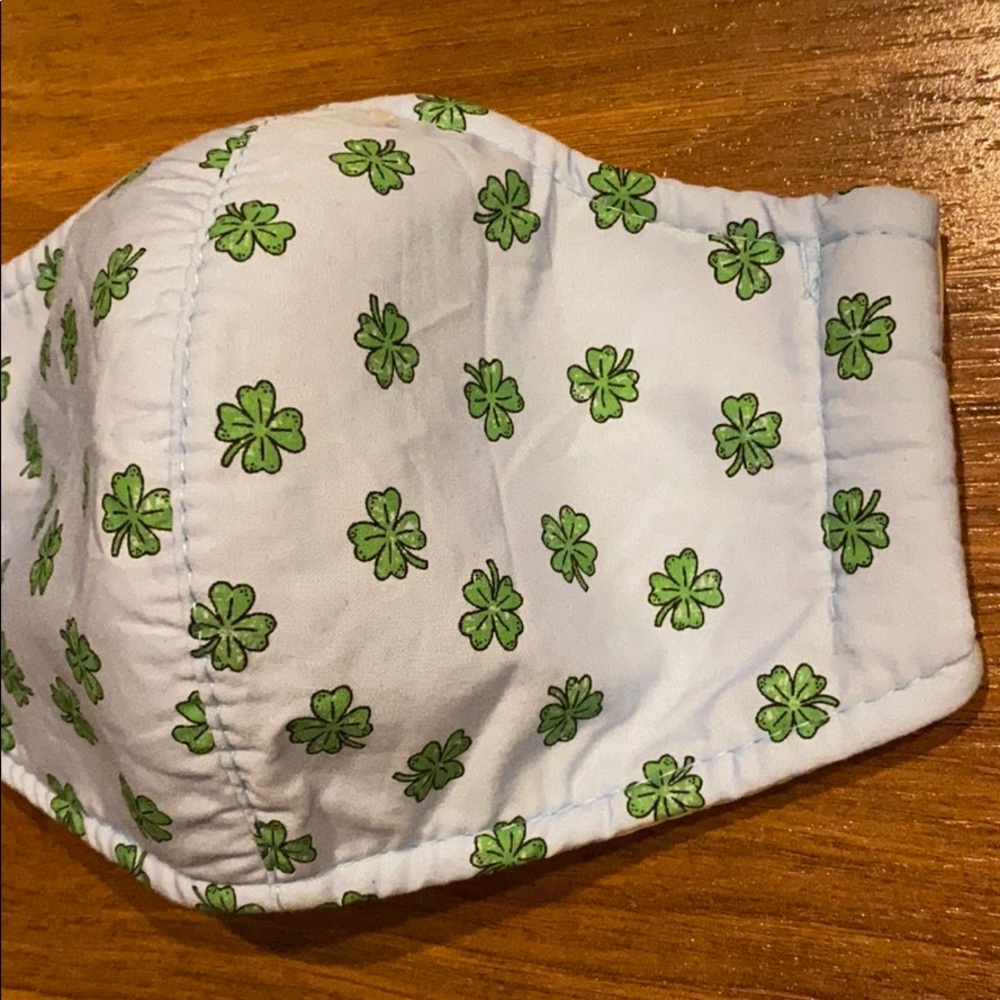 NWOT Four Leaf Clovers Face Mask Cover